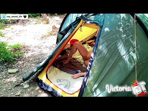 ❤️ Gefilmd op camera Gepassioneerd aftrekken Vreemdeling in een tent ❌ Homemade porno at us ❌❤