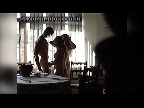 ❤️ Seksvriendinnen nodigen een reusachtige man uit en een triootje met hem ❌ Homemade porno at us ❌❤